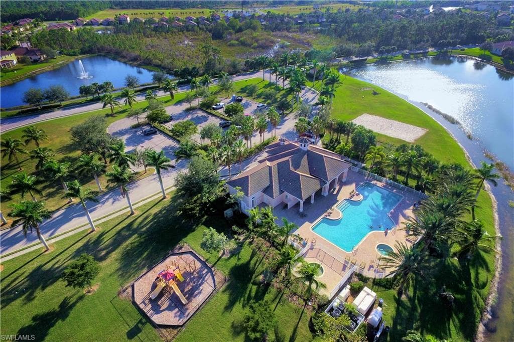 2724 Blue Cypress Lake CT, CAPE CORAL FL 33909-3