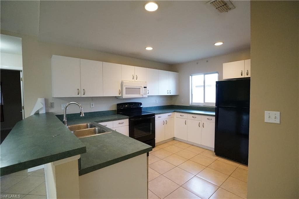 8397 Bahamas RD, FORT MYERS FL 33967-7