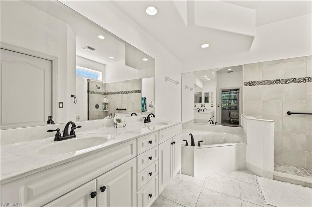 8599 Ibis Cove CIR, NAPLES FL 34119-18