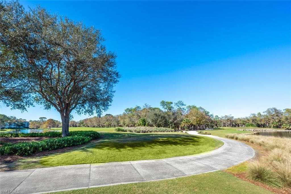 20 Water Oaks WAY # 10, NAPLES FL 34105-26