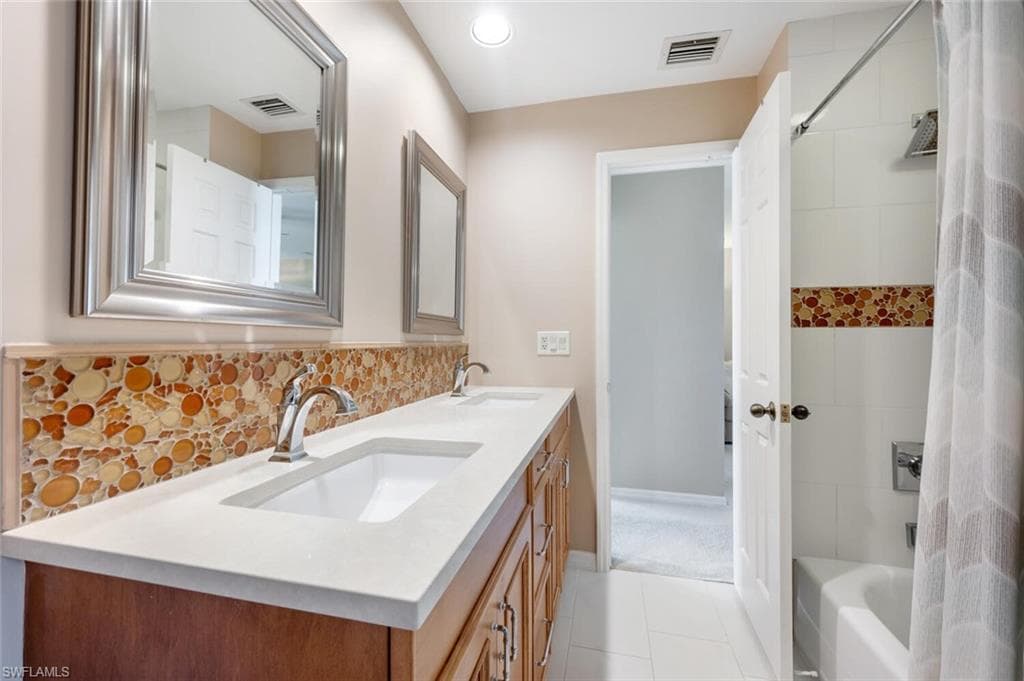 20 Water Oaks WAY # 10, NAPLES FL 34105-21