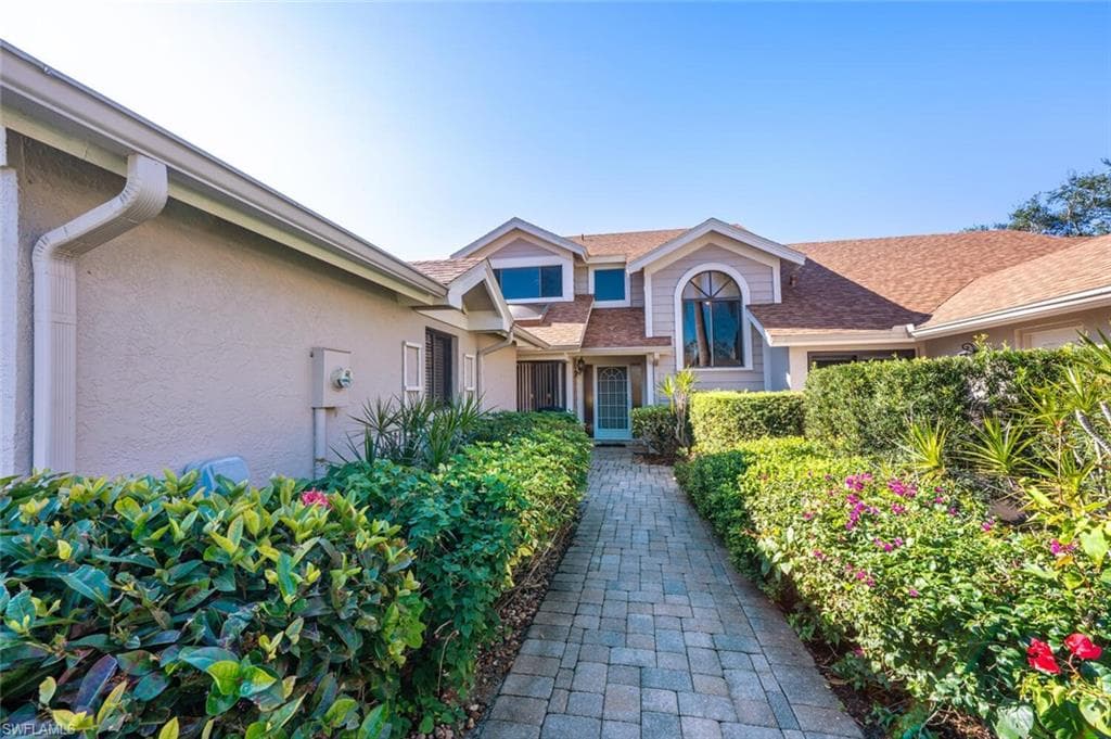 20 Water Oaks WAY # 10, NAPLES FL 34105-2