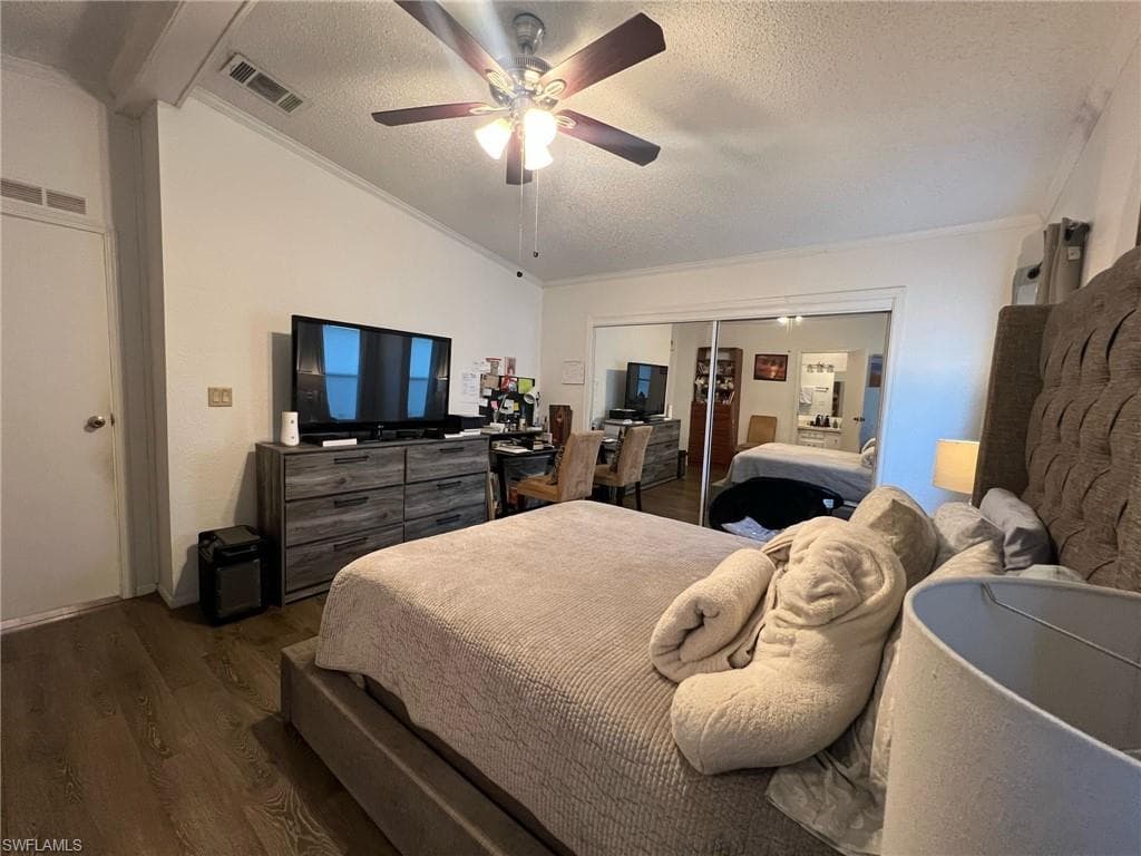 16 Derhenson DR, NAPLES FL 34114-15