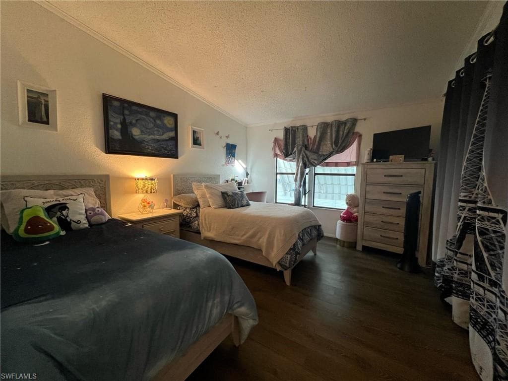 16 Derhenson DR, NAPLES FL 34114-11