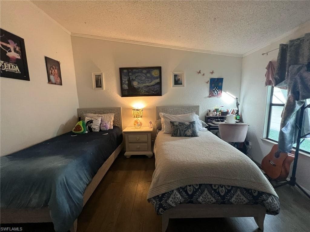 16 Derhenson DR, NAPLES FL 34114-13