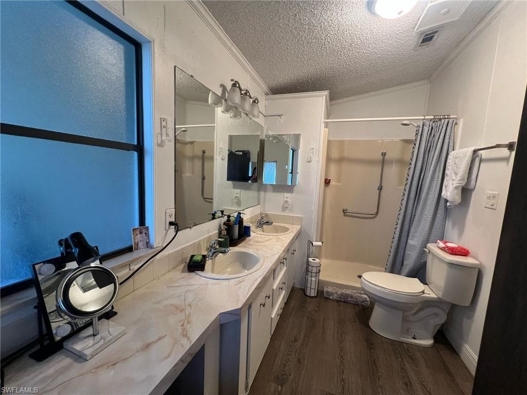 16 Derhenson DR, NAPLES FL 34114-17