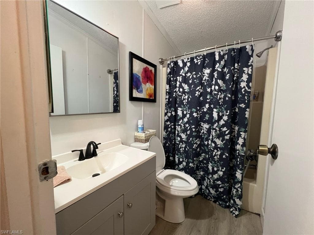 16 Derhenson DR, NAPLES FL 34114-18