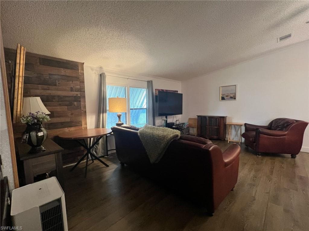 16 Derhenson DR, NAPLES FL 34114-7