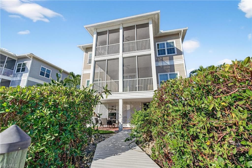 322 Angler DR # 502, GOODLAND FL 34140-33