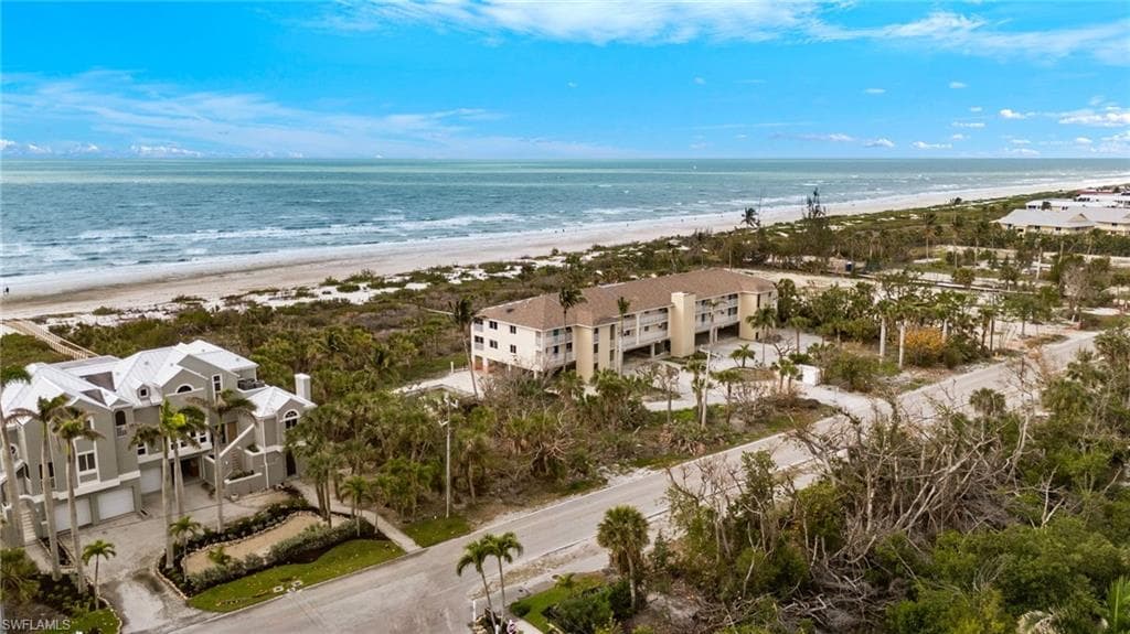 527 E Gulf DR # 204, SANIBEL FL 33957-2