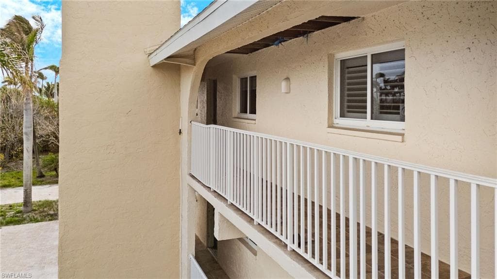 527 E Gulf DR # 204, SANIBEL FL 33957-9