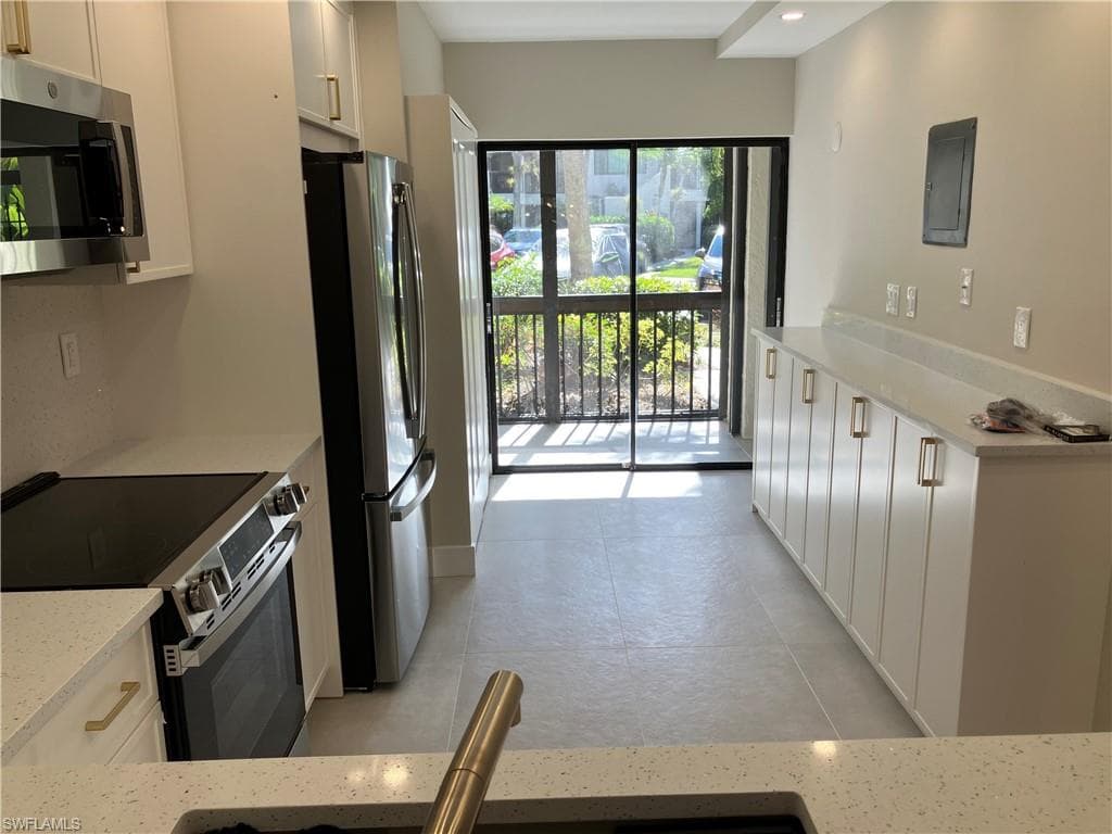 1826 Kings Lake BLVD # 101, NAPLES FL 34112-3