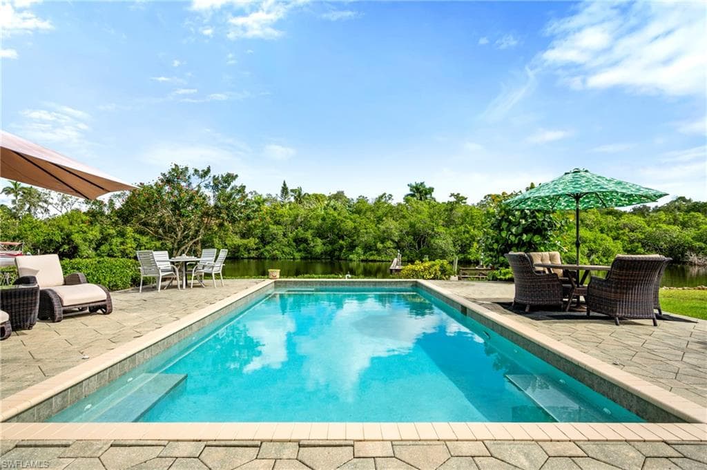 2271 Harbor RD, NAPLES FL 34104-32