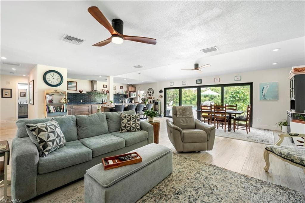 2271 Harbor RD, NAPLES FL 34104-17