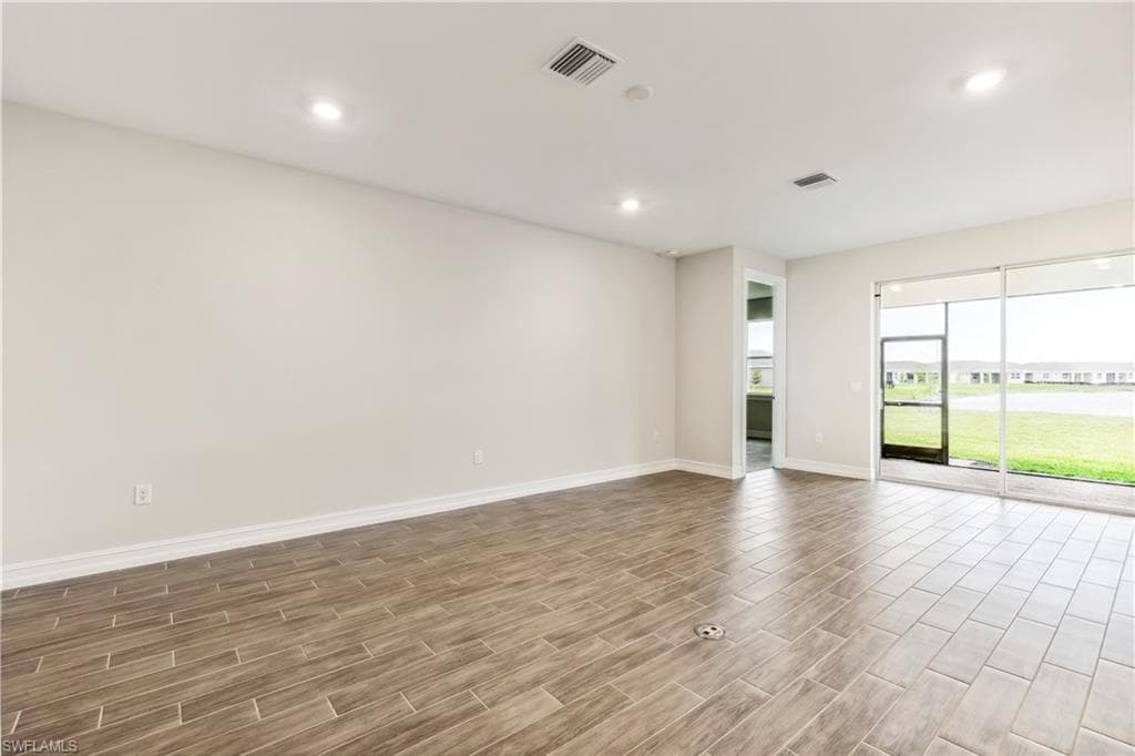 548 Spring Hill Lake LOOP, CAPE CORAL FL 33993-1