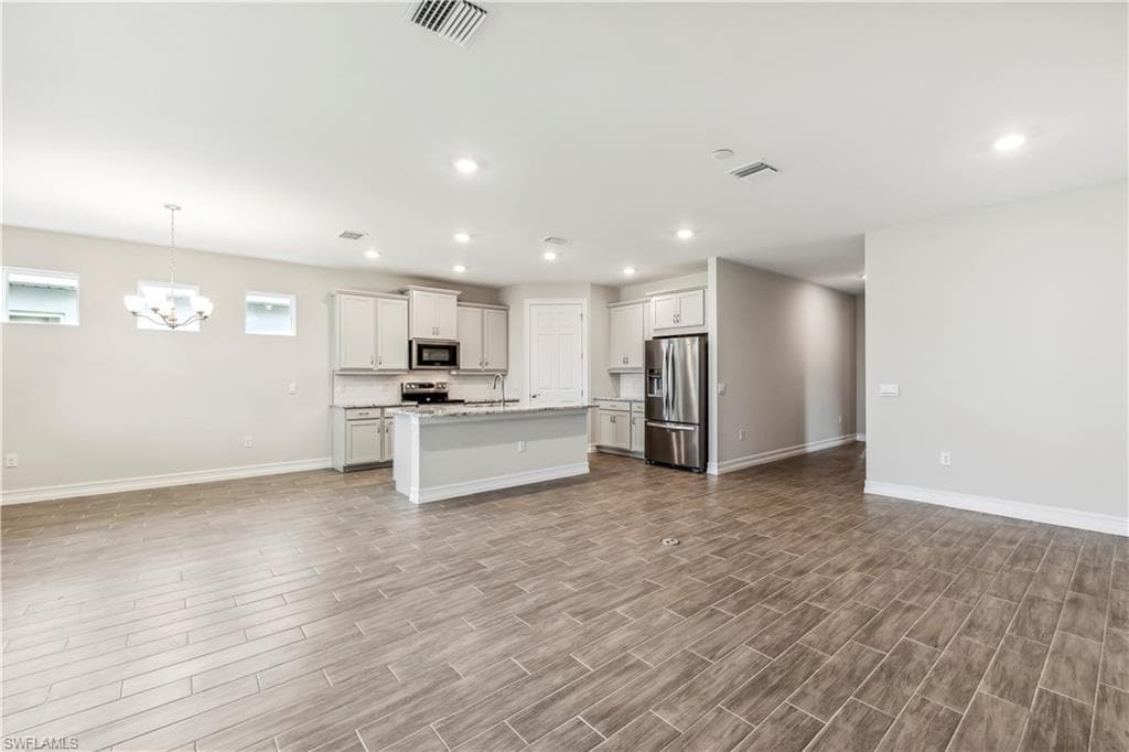 548 Spring Hill Lake LOOP, CAPE CORAL FL 33993-5