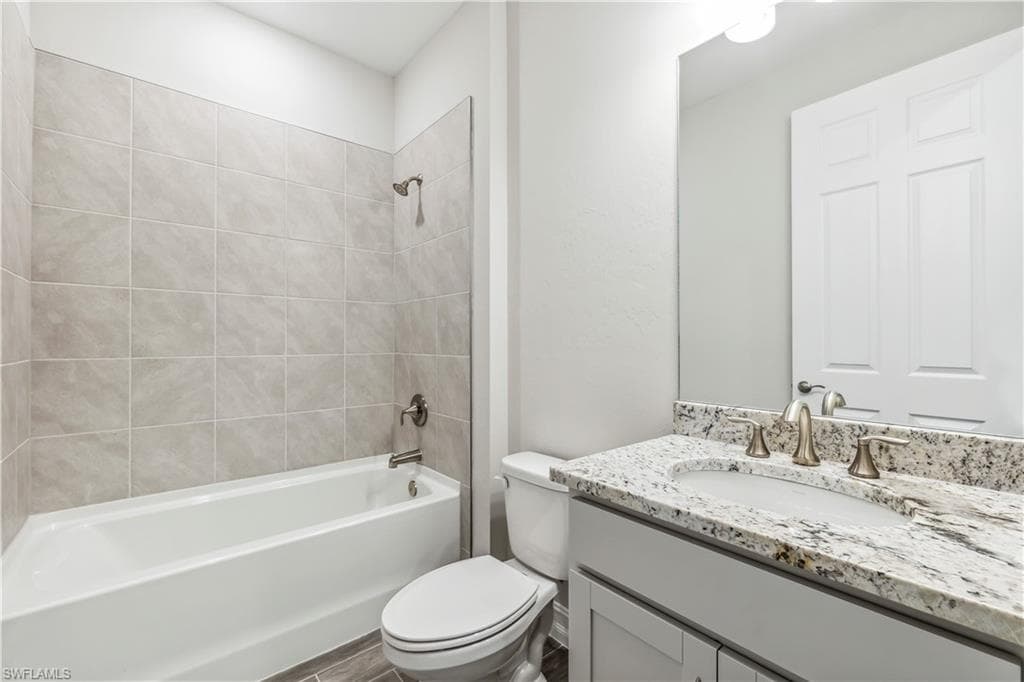 548 Spring Hill Lake LOOP, CAPE CORAL FL 33993-15