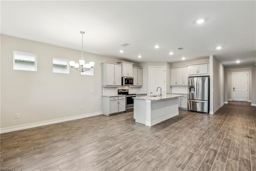 548 Spring Hill Lake LOOP, CAPE CORAL FL 33993-6