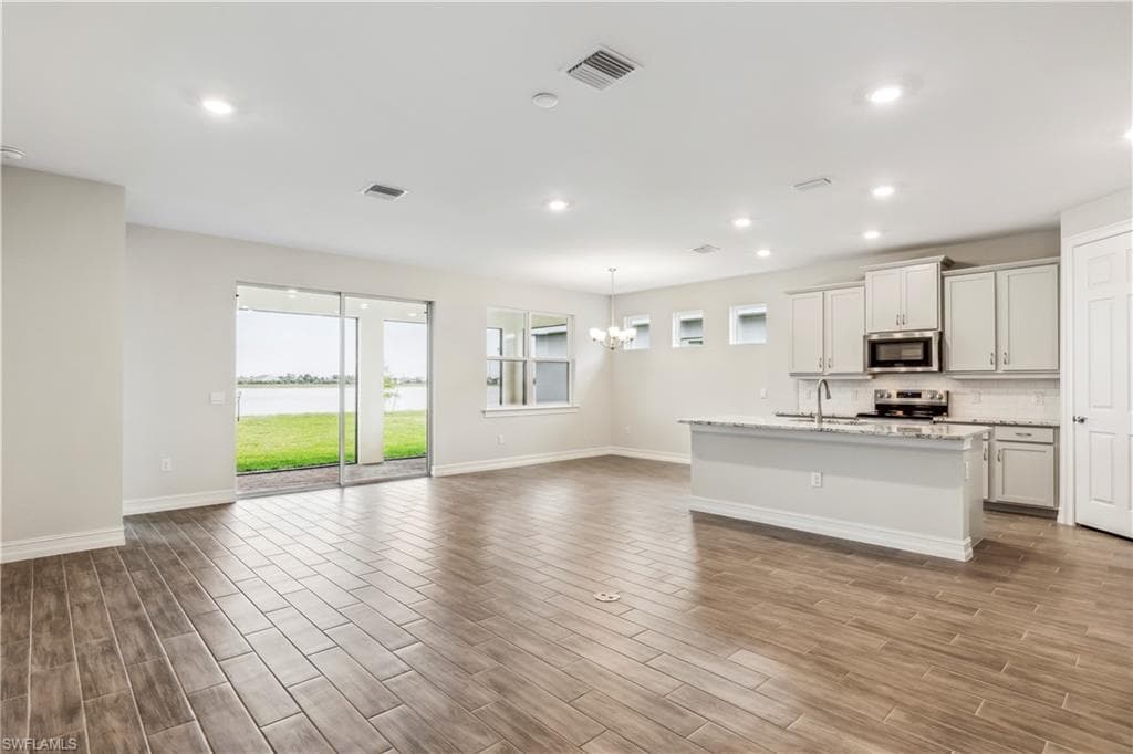 548 Spring Hill Lake LOOP, CAPE CORAL FL 33993-4