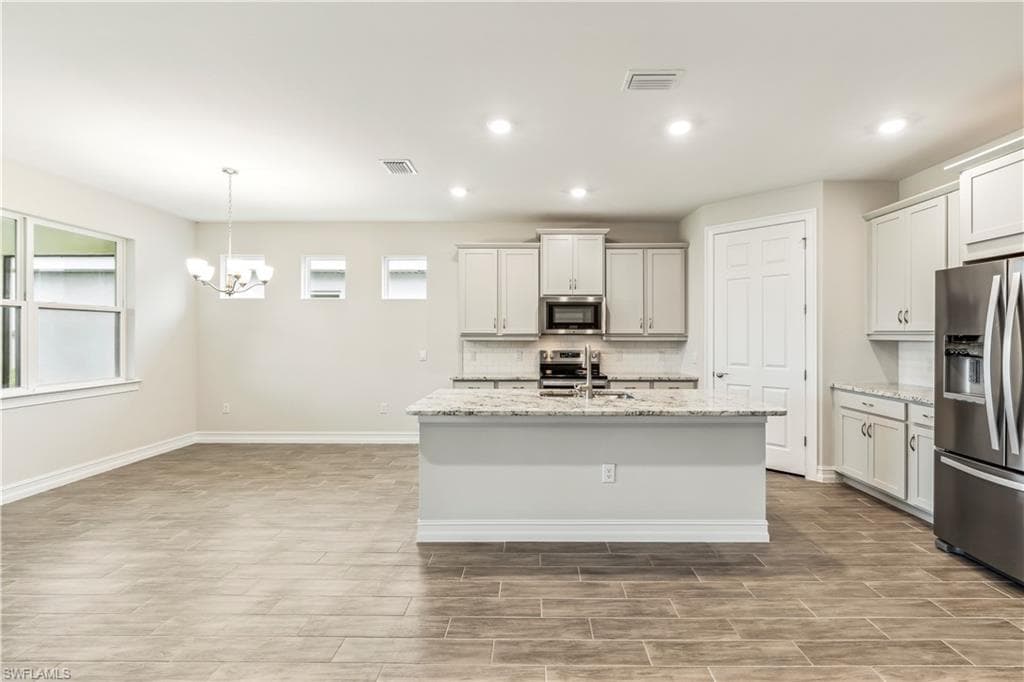 548 Spring Hill Lake LOOP, CAPE CORAL FL 33993-8