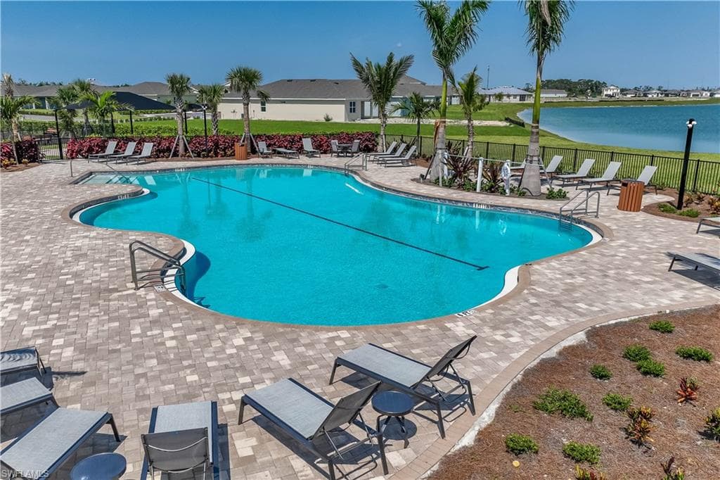 548 Spring Hill Lake LOOP, CAPE CORAL FL 33993-29
