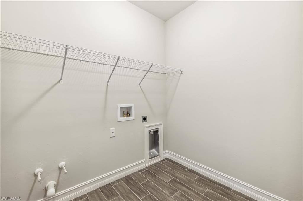 548 Spring Hill Lake LOOP, CAPE CORAL FL 33993-17