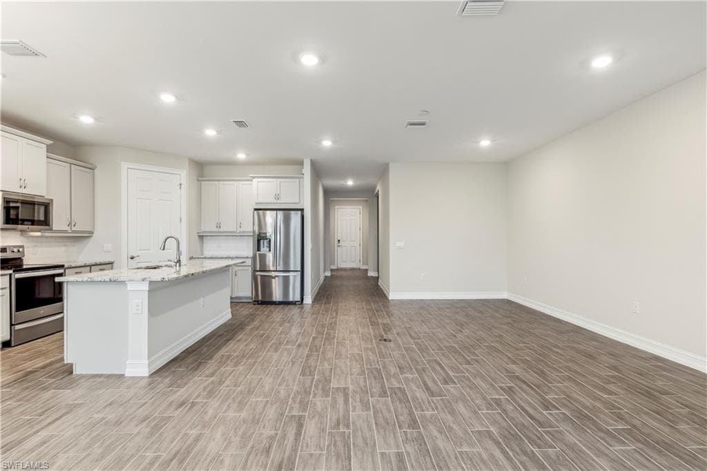 548 Spring Hill Lake LOOP, CAPE CORAL FL 33993-3