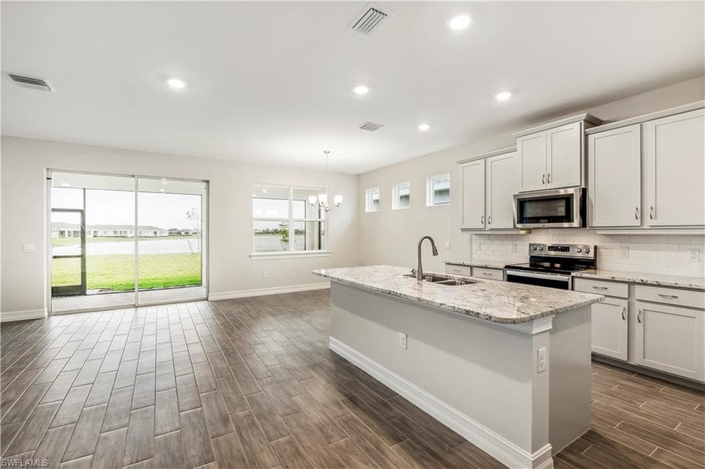 548 Spring Hill Lake LOOP, CAPE CORAL FL 33993-7