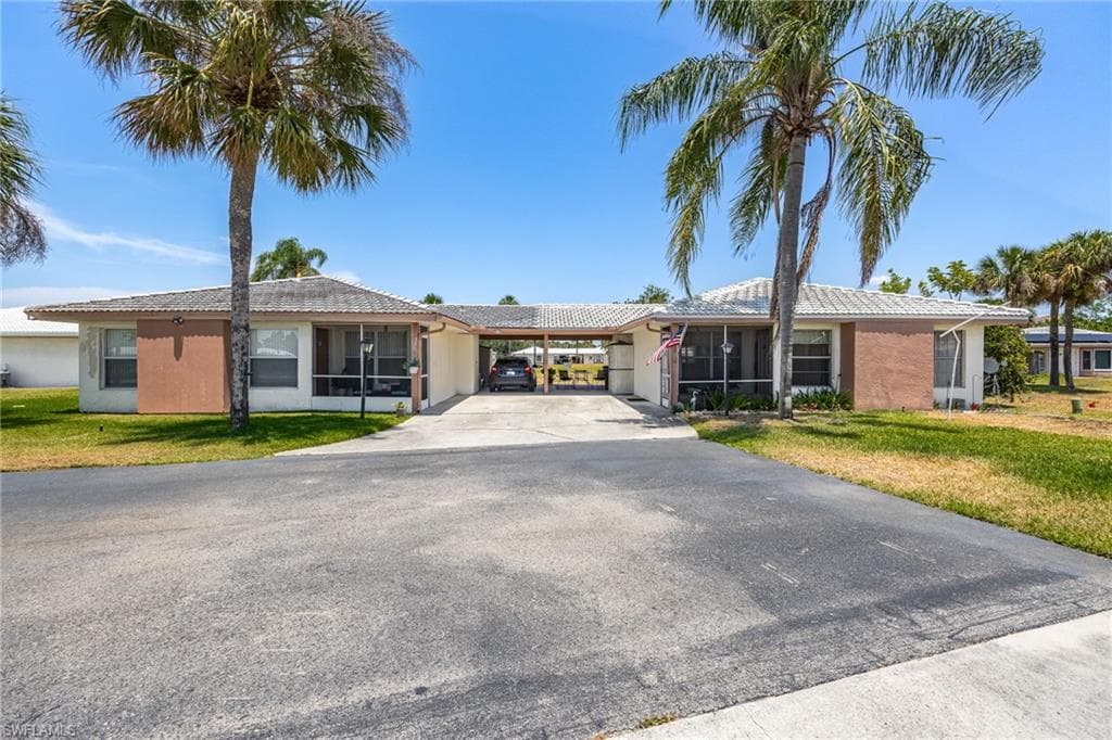 220 Oakmont PKWY, LEHIGH ACRES FL 33936-1