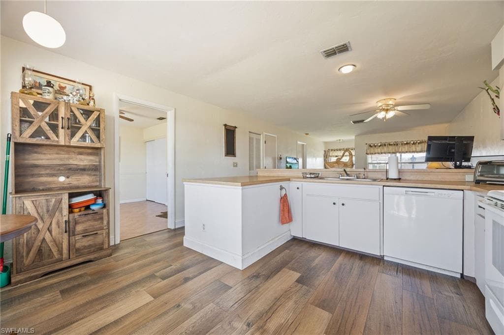 220 Oakmont PKWY, LEHIGH ACRES FL 33936-11