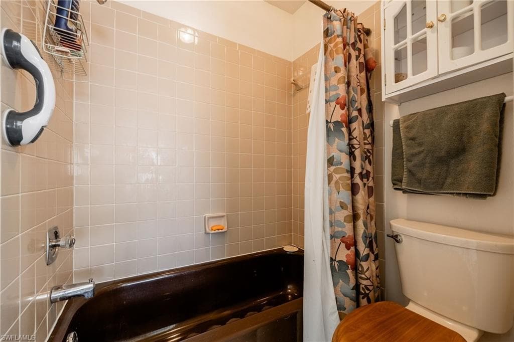 220 Oakmont PKWY, LEHIGH ACRES FL 33936-17