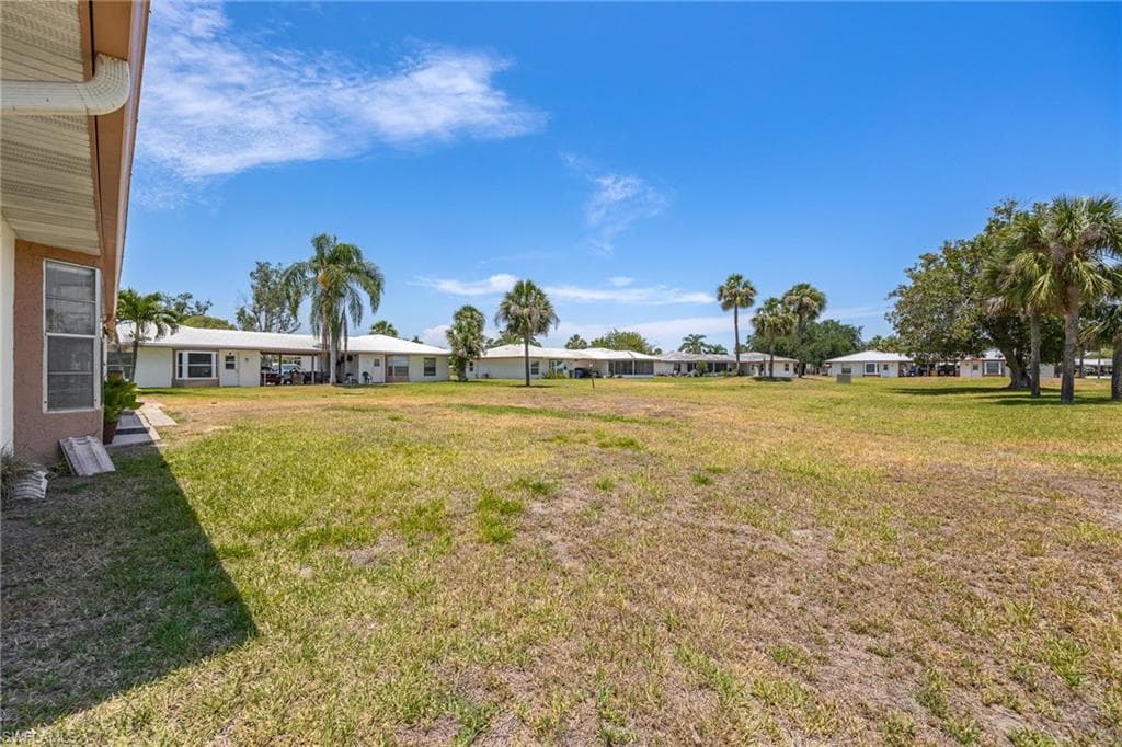 220 Oakmont PKWY, LEHIGH ACRES FL 33936-29