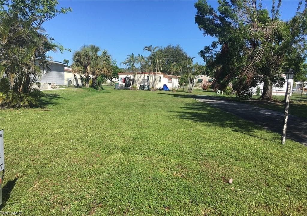 171 Pine Key LN, NAPLES FL 34114-1