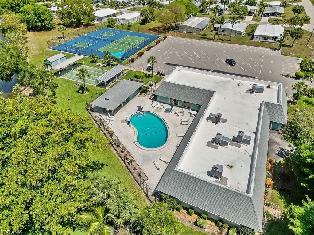 171 Pine Key LN, NAPLES FL 34114-4