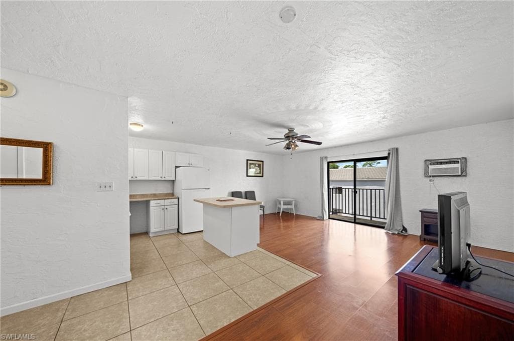 830 Wiggins Pass RD # 14, NAPLES FL 34110-11