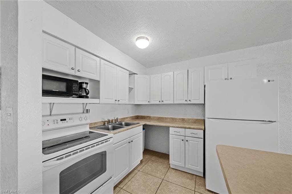 830 Wiggins Pass RD # 14, NAPLES FL 34110-6