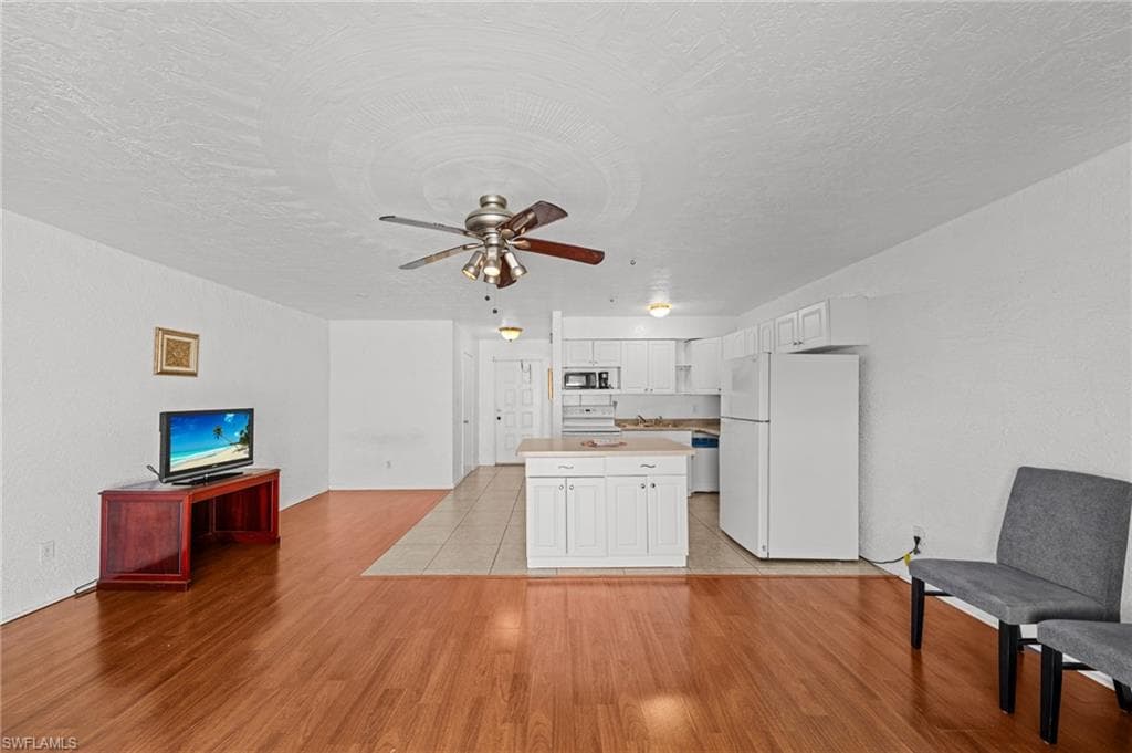 830 Wiggins Pass RD # 14, NAPLES FL 34110-3