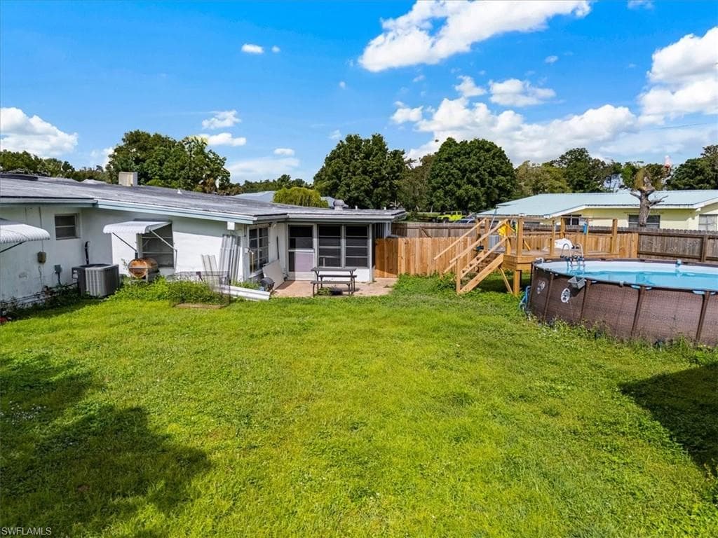 298 Lakeview DR, NORTH FORT MYERS FL 33917-26