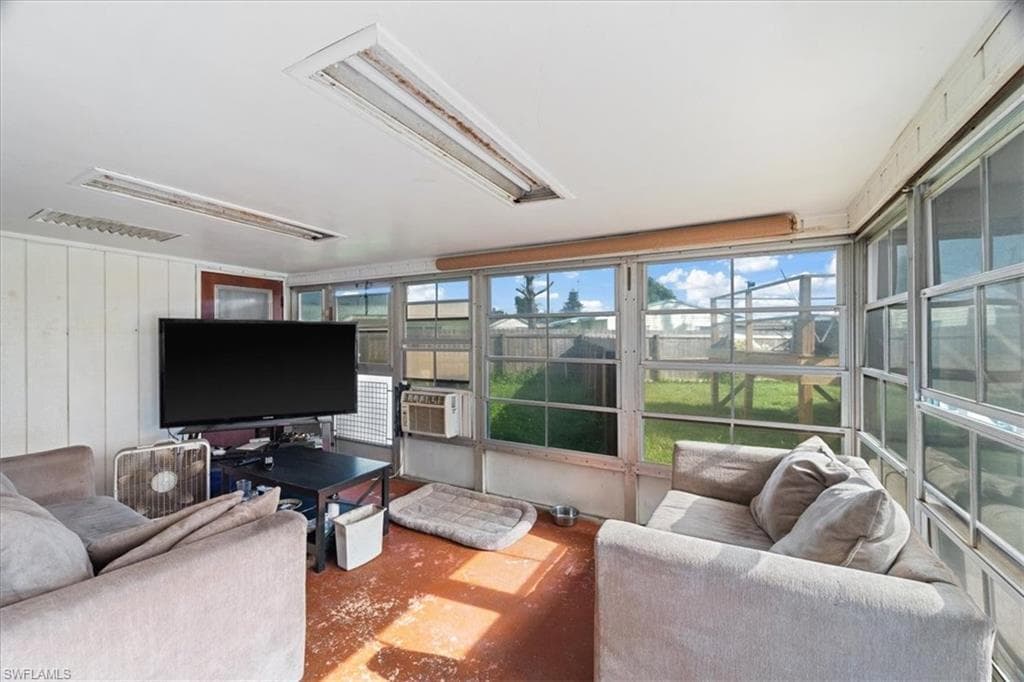 298 Lakeview DR, NORTH FORT MYERS FL 33917-5