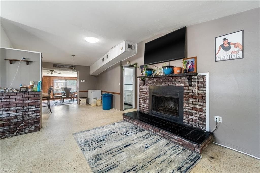 298 Lakeview DR, NORTH FORT MYERS FL 33917-21