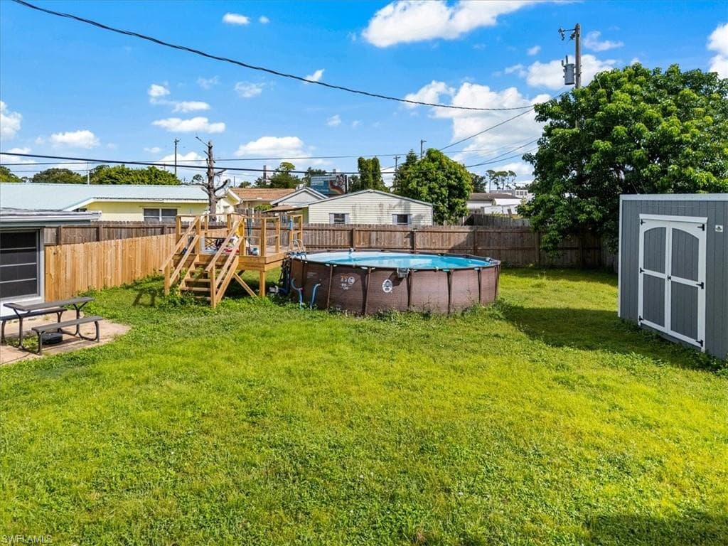 298 Lakeview DR, NORTH FORT MYERS FL 33917-6