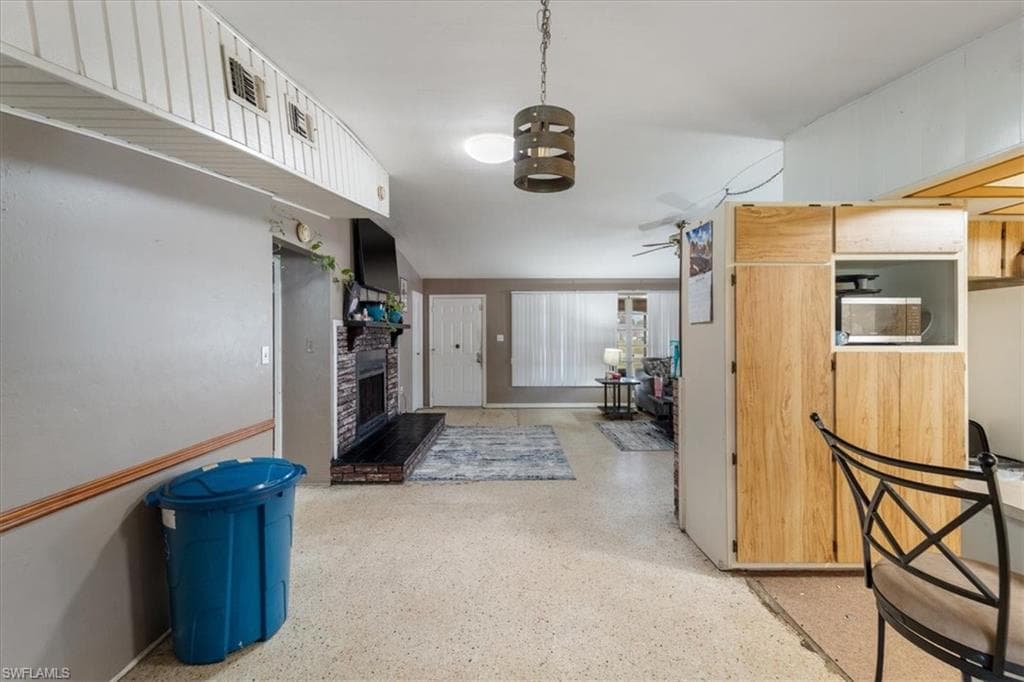 298 Lakeview DR, NORTH FORT MYERS FL 33917-23