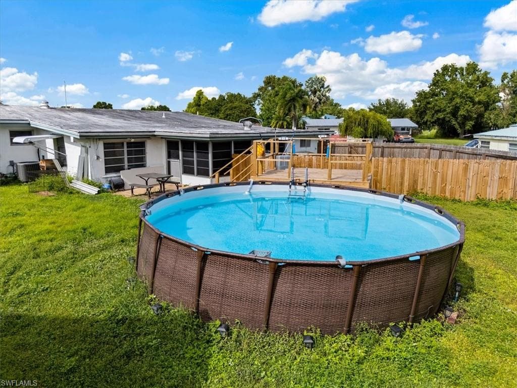 298 Lakeview DR, NORTH FORT MYERS FL 33917-9