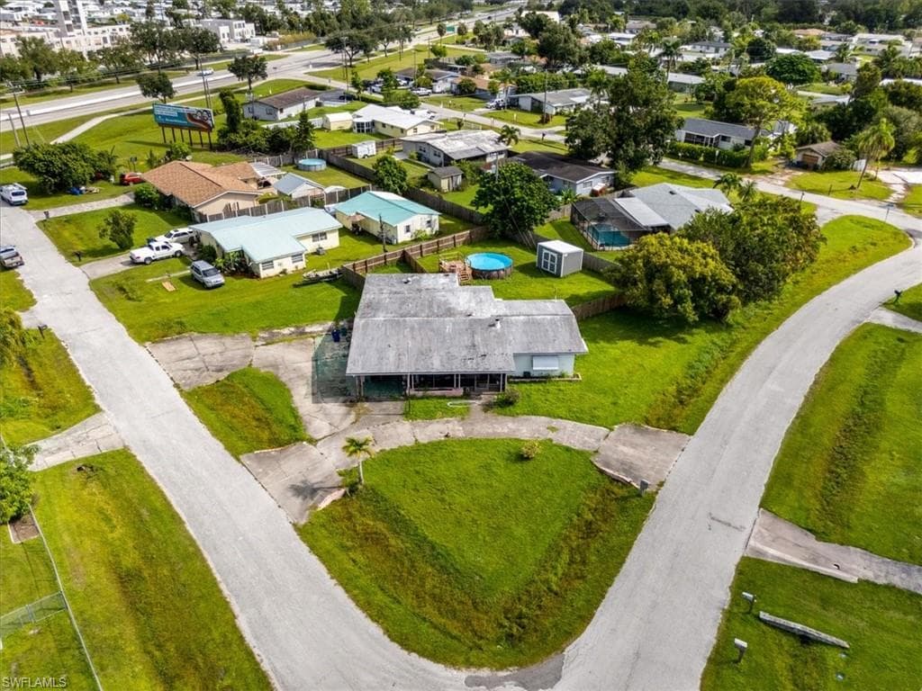 298 Lakeview DR, NORTH FORT MYERS FL 33917-3