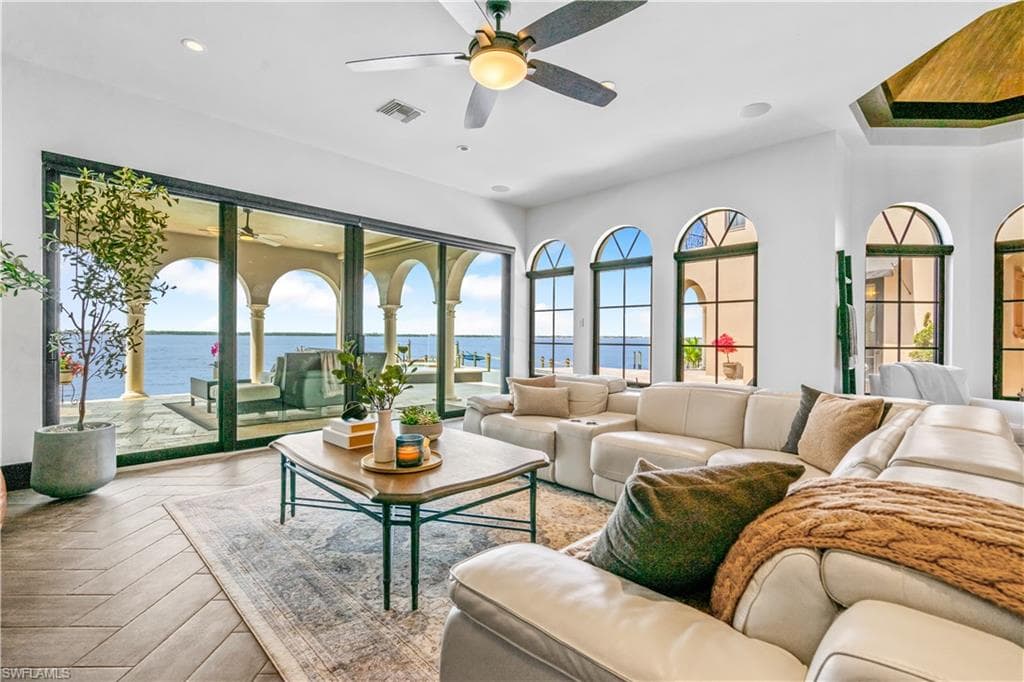 3914 W Riverside DR, FORT MYERS FL 33901-16