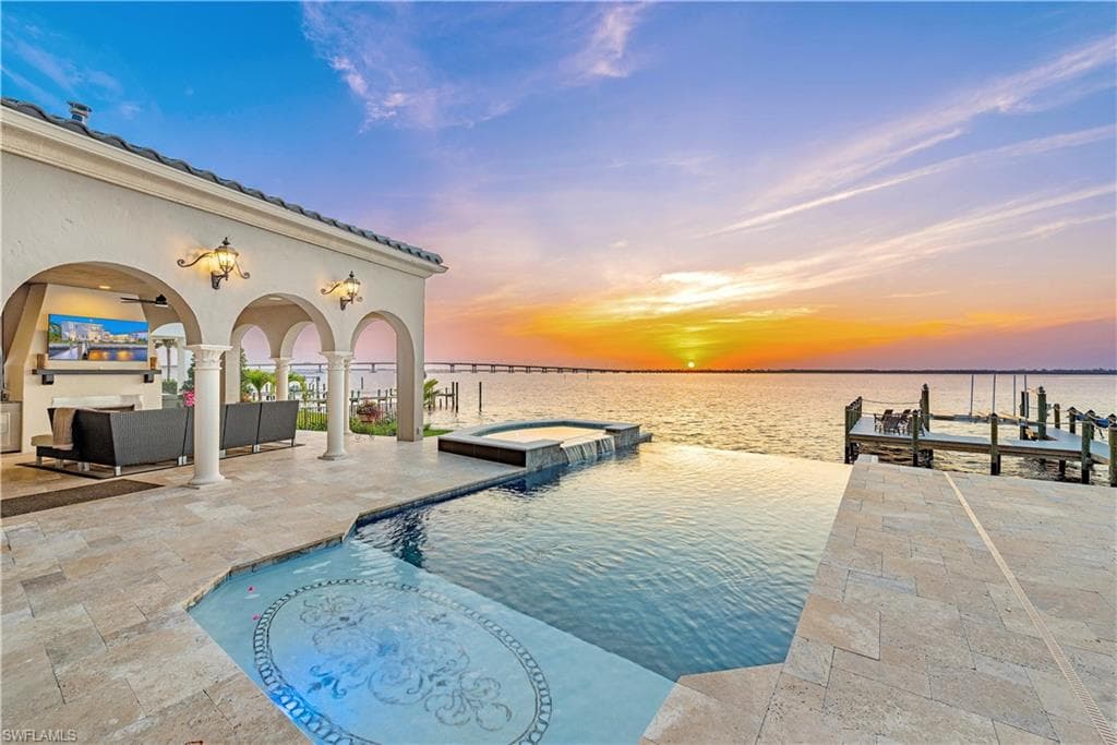 3914 W Riverside DR, FORT MYERS FL 33901-19