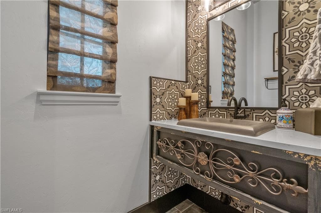 3914 W Riverside DR, FORT MYERS FL 33901-32