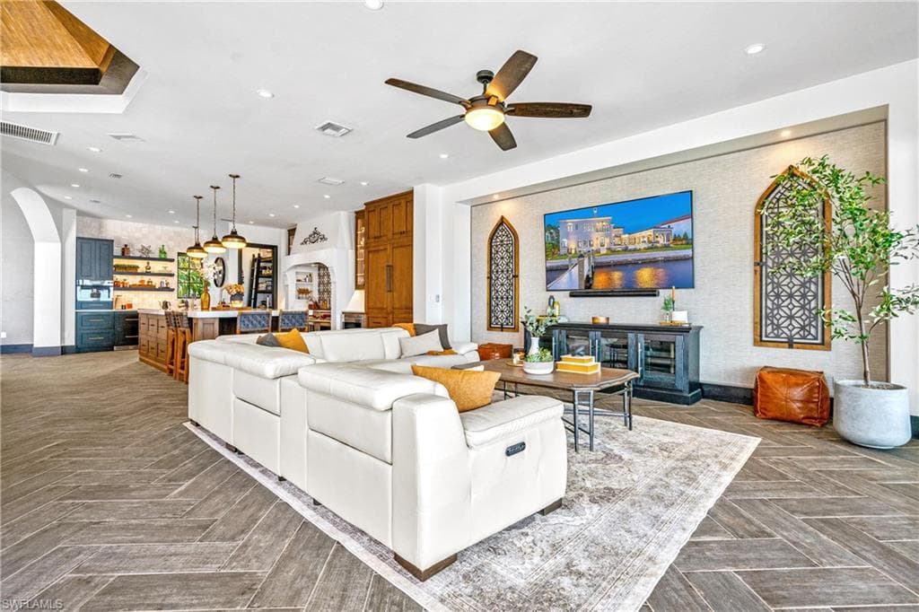 3914 W Riverside DR, FORT MYERS FL 33901-17