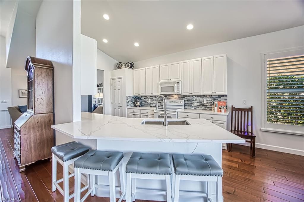 9143 Shadow Glen WAY, FORT MYERS FL 33913-17