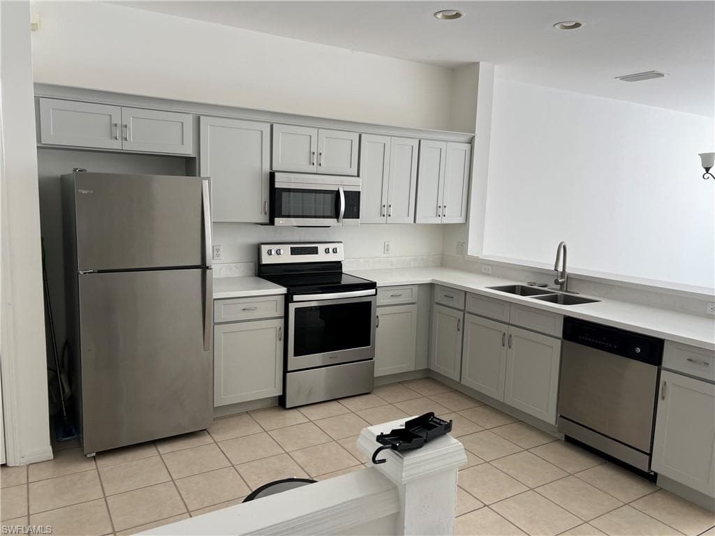 972 Hampton CIR # 77, NAPLES FL 34105-4